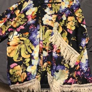 Gimmicks floral fly away with fringe